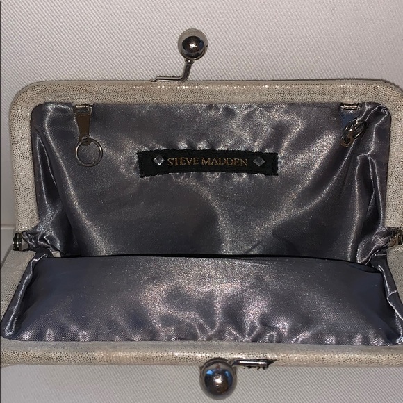 Steve Madden clutch - Picture 2 of 3